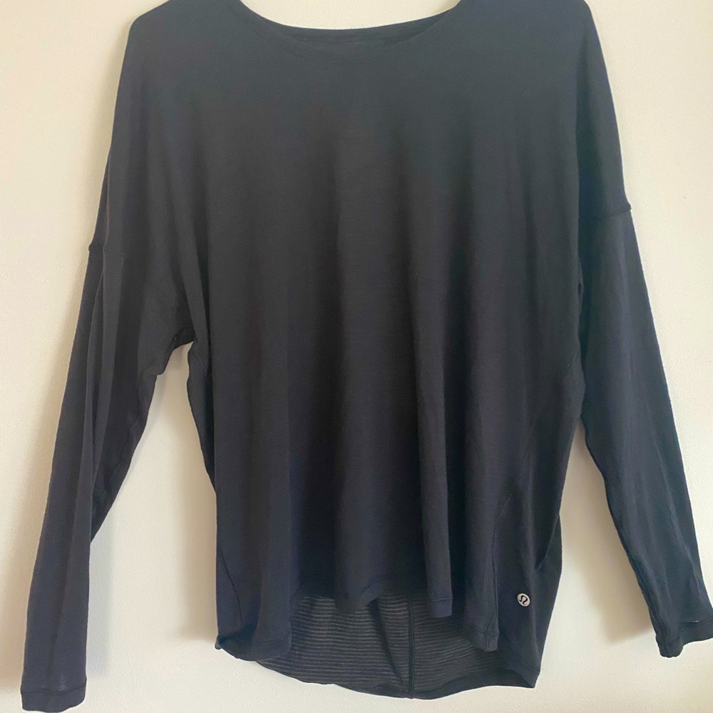 Lululemon shirt cut out back